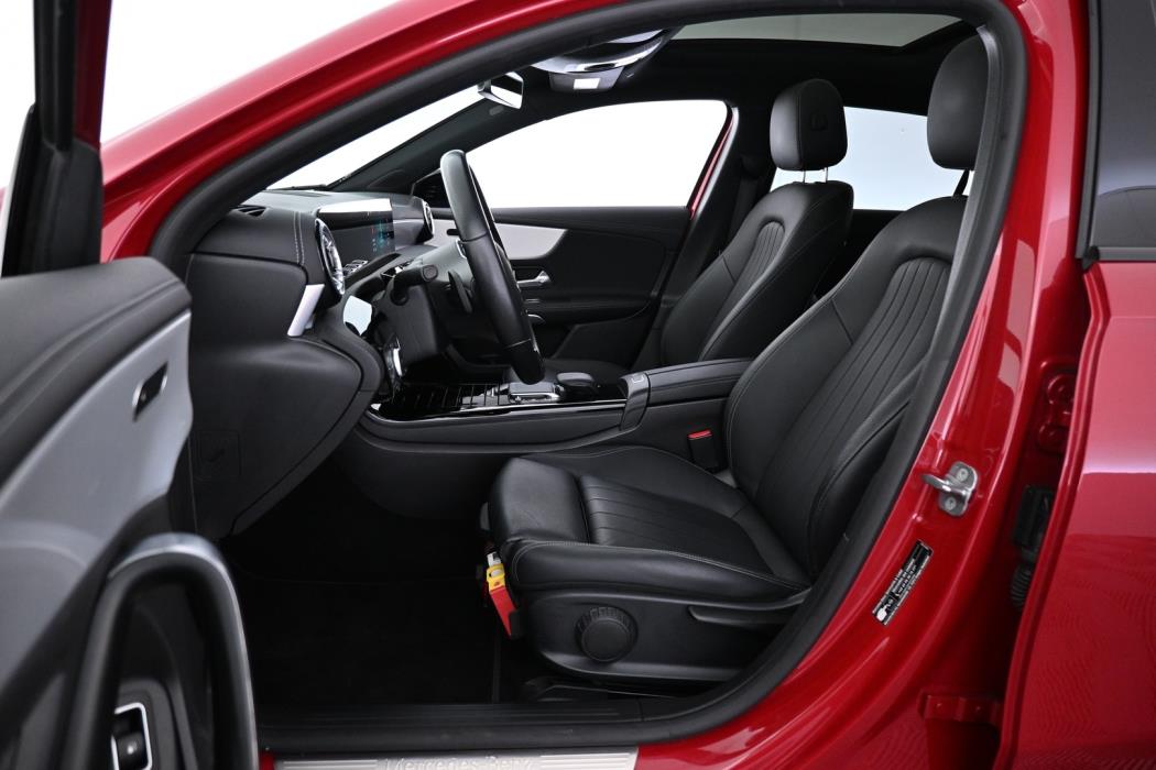 MERCEDES-BENZ A 2023