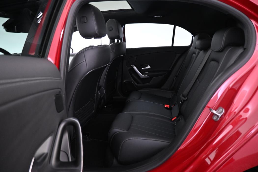 MERCEDES-BENZ A 2023