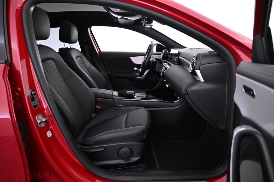 MERCEDES-BENZ A 2023