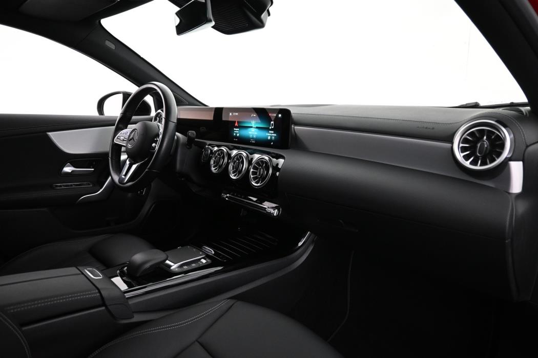 MERCEDES-BENZ A 2023