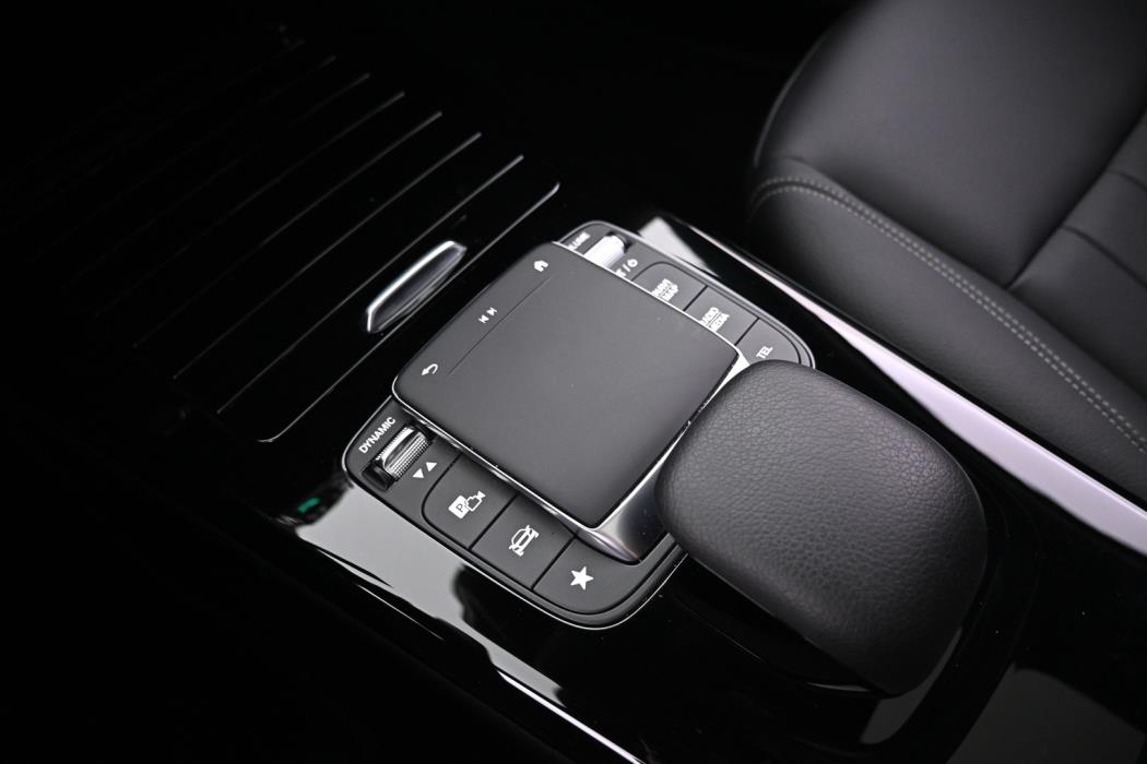 MERCEDES-BENZ A 2023