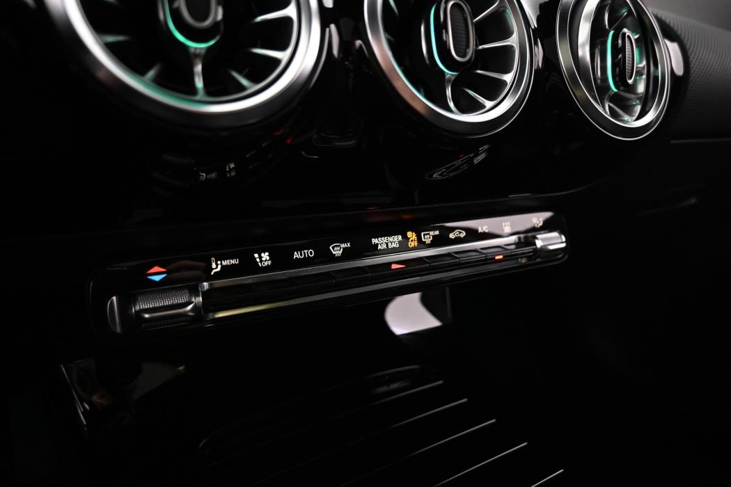 MERCEDES-BENZ A 2023
