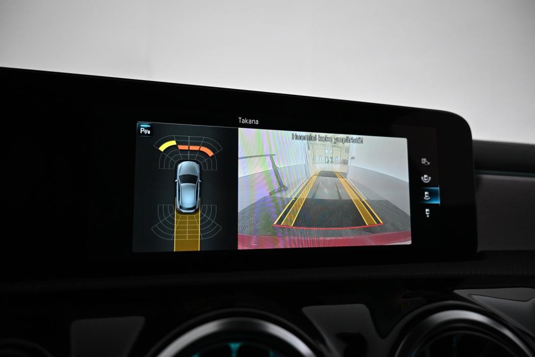 MERCEDES-BENZ A 2023