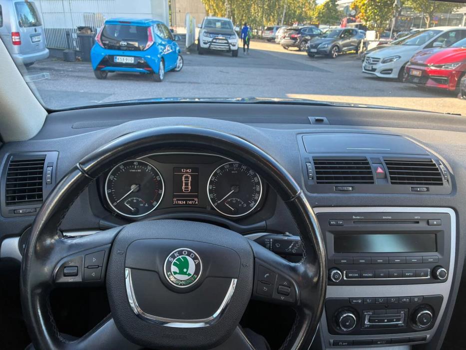 SKODA Octavia 2012
