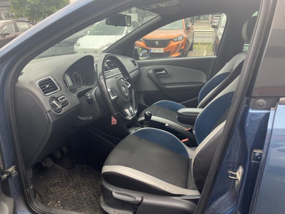VOLKSWAGEN Polo 2014