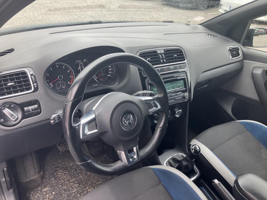 VOLKSWAGEN Polo 2014