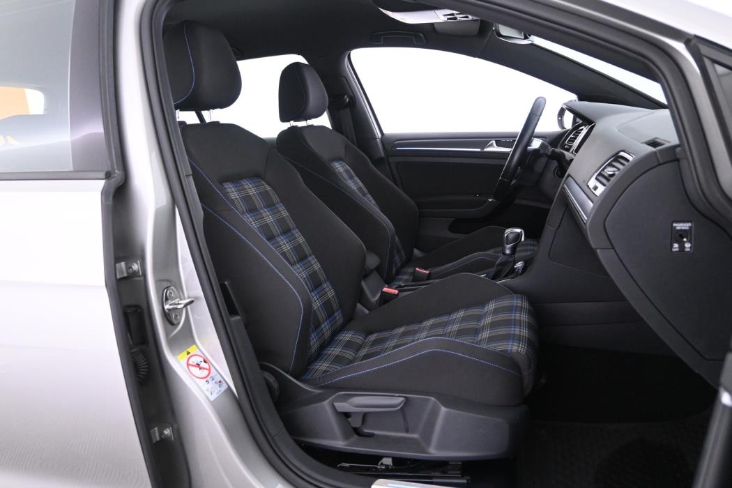 VOLKSWAGEN Golf 2020