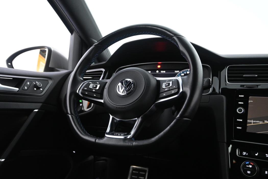 VOLKSWAGEN Golf 2020