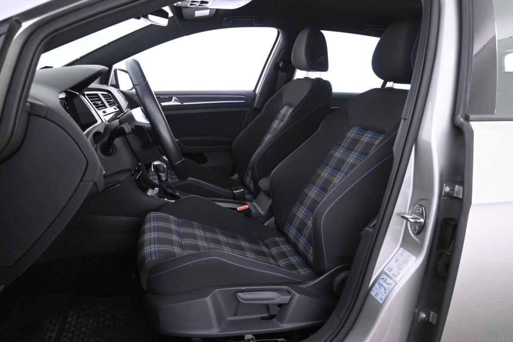 VOLKSWAGEN Golf 2020