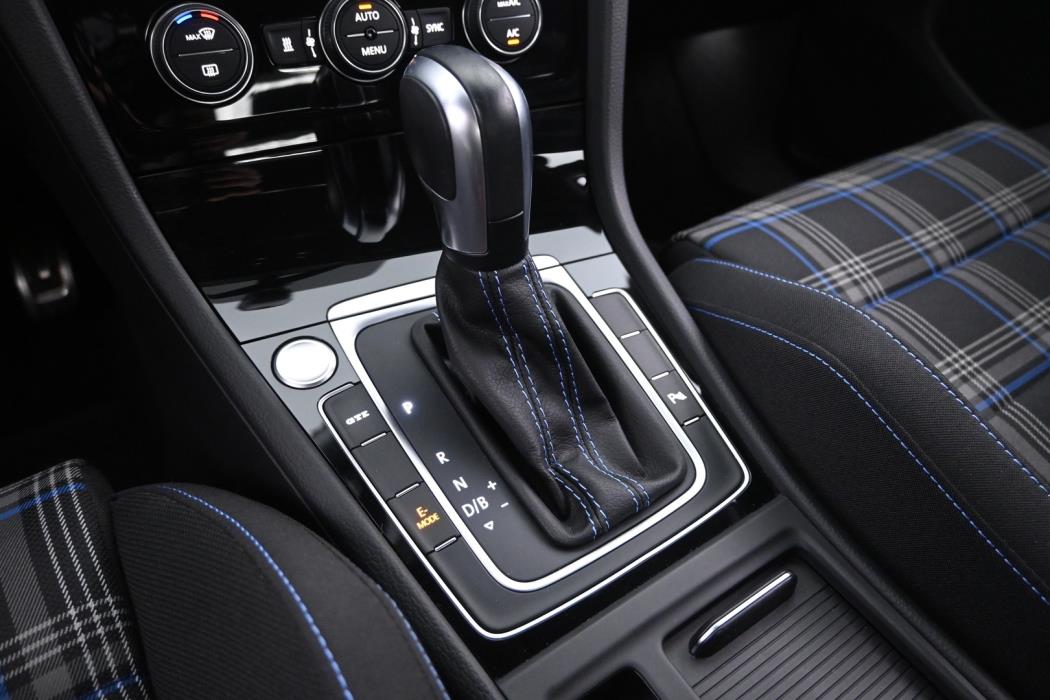 VOLKSWAGEN Golf 2020