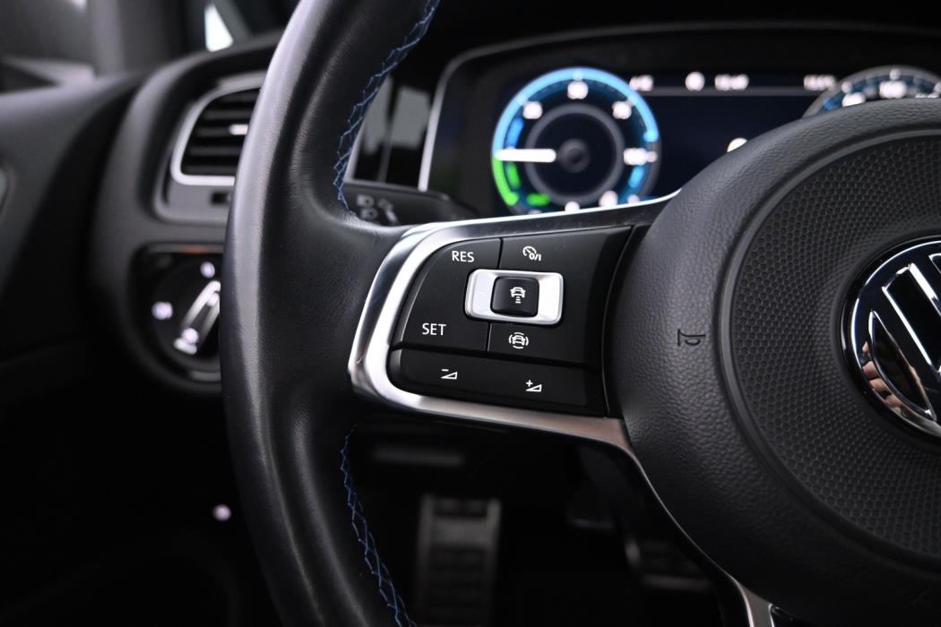 VOLKSWAGEN Golf 2020