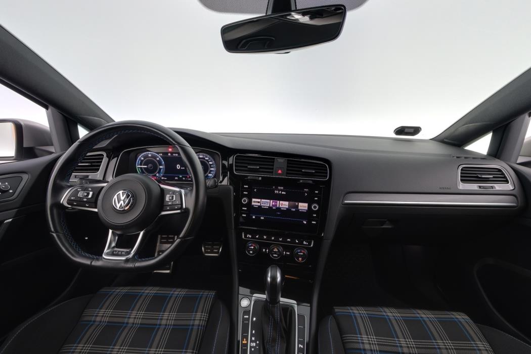 VOLKSWAGEN Golf 2020