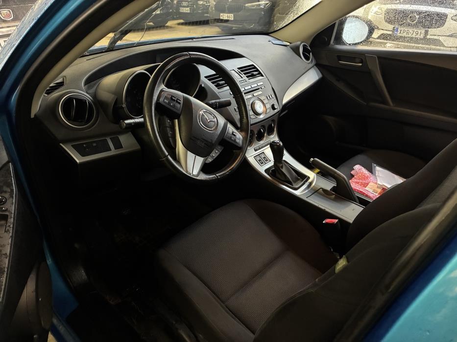 MAZDA 3 2011