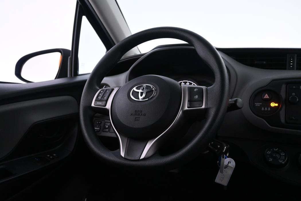 TOYOTA Yaris 2018