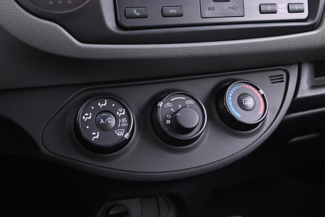 TOYOTA Yaris 2018