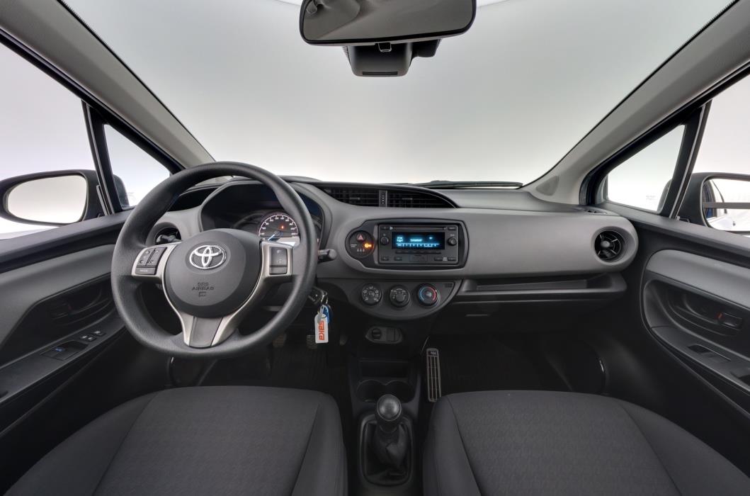 TOYOTA Yaris 2018
