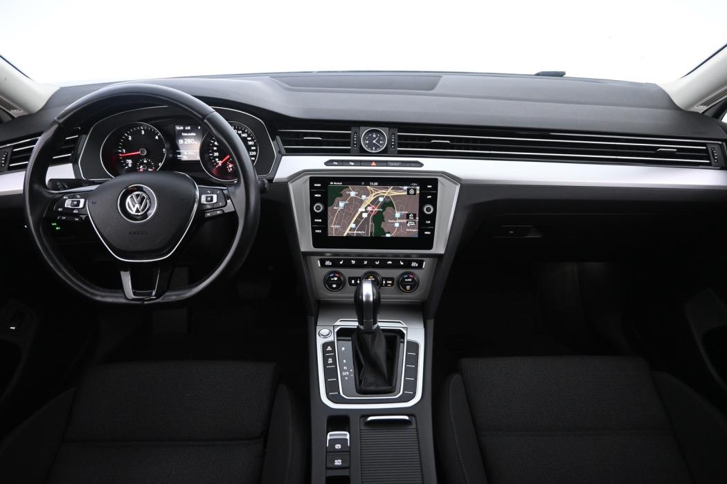 VOLKSWAGEN Passat 2018