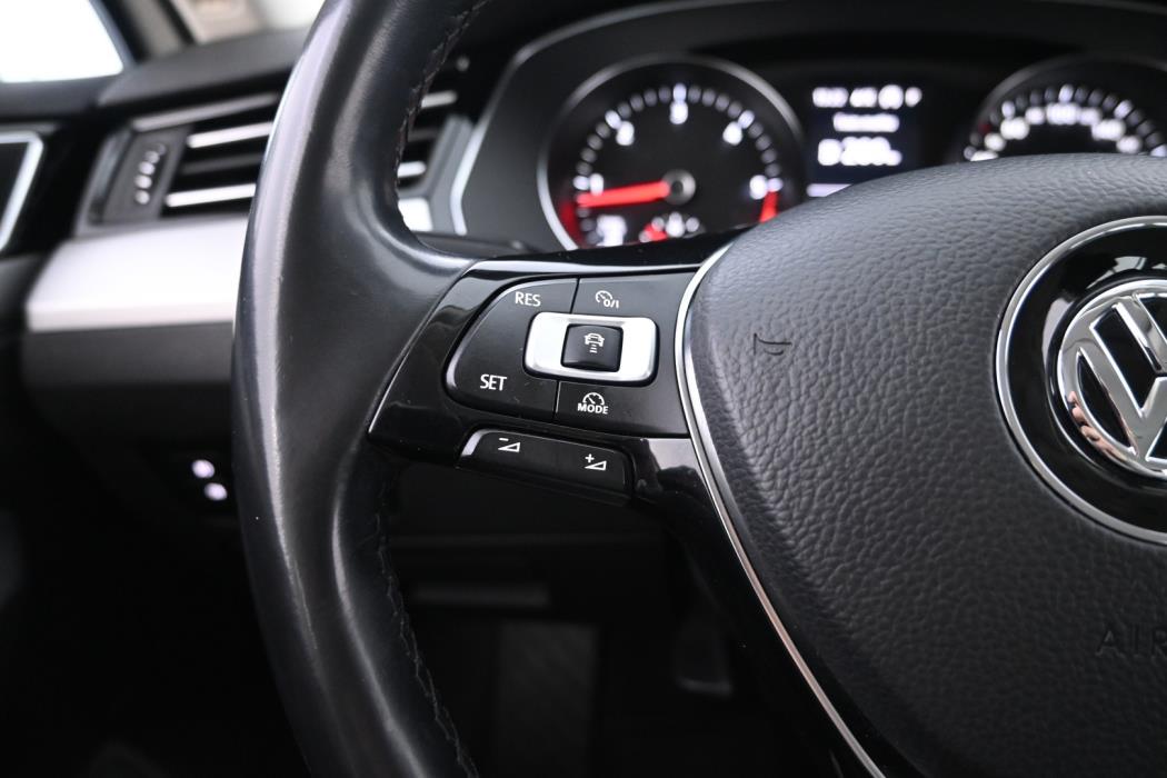 VOLKSWAGEN Passat 2018