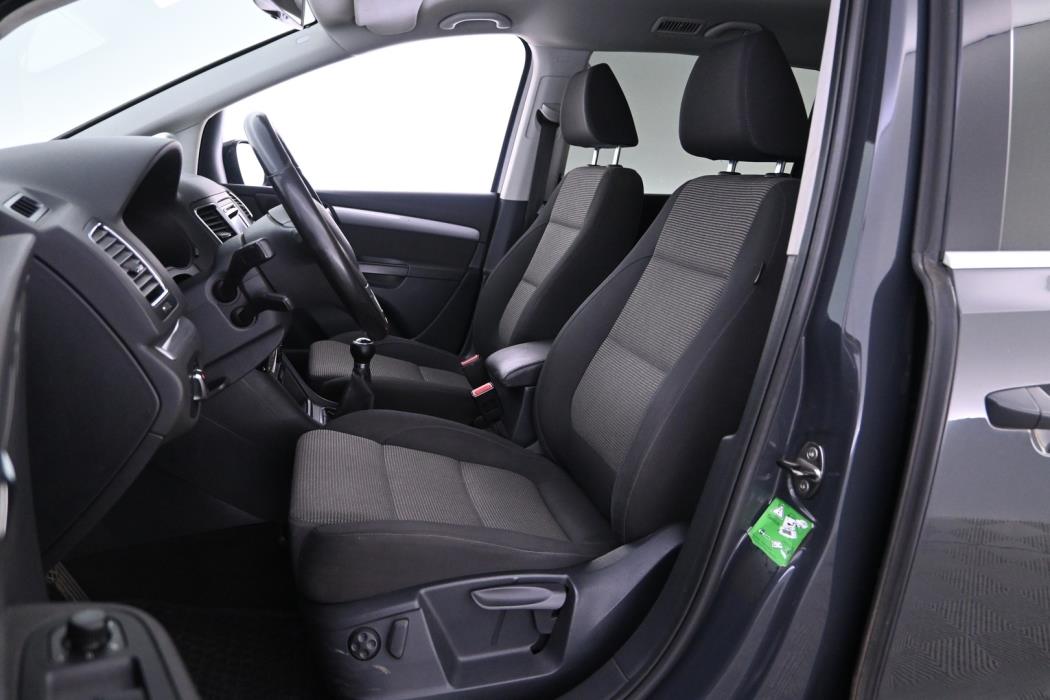 VOLKSWAGEN Sharan 2012