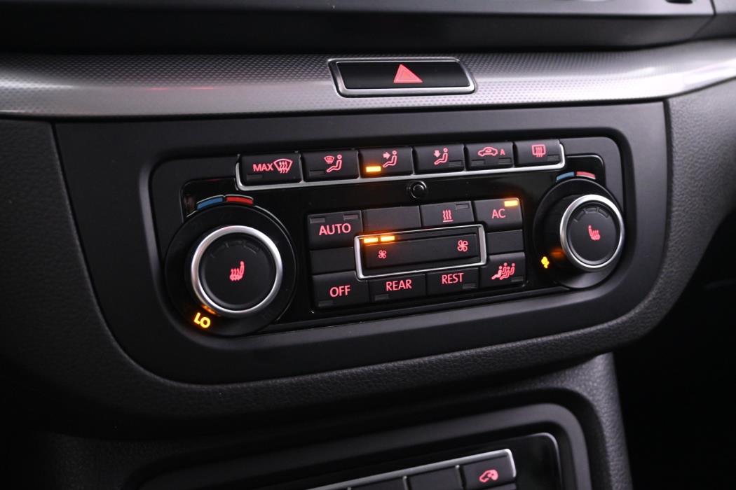 VOLKSWAGEN Sharan 2012
