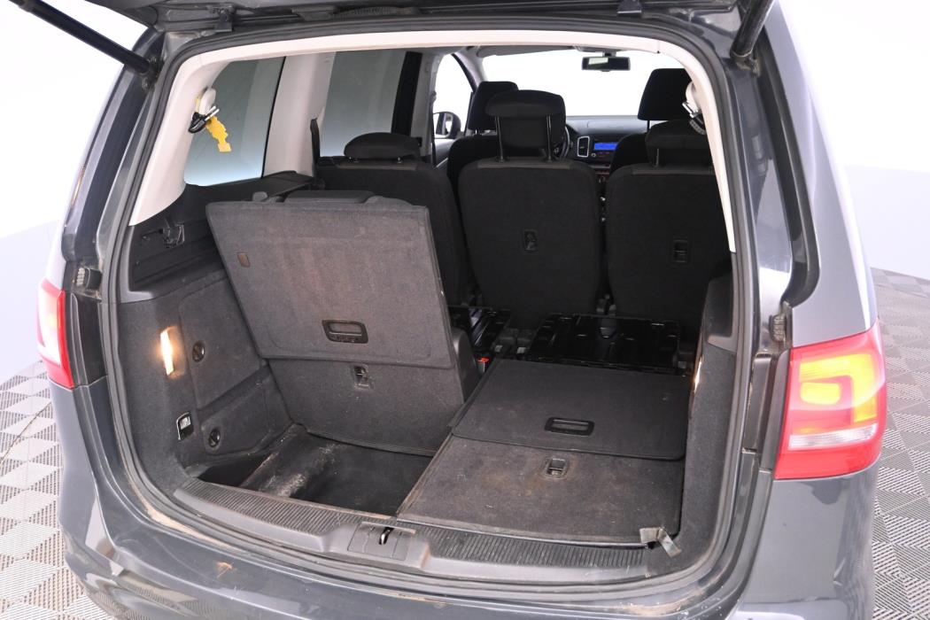 VOLKSWAGEN Sharan 2012