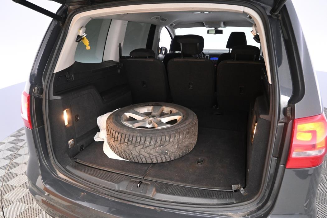 VOLKSWAGEN Sharan 2012