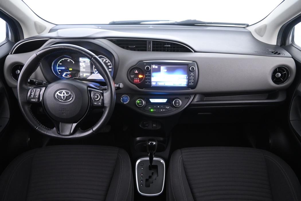 TOYOTA Yaris 2018
