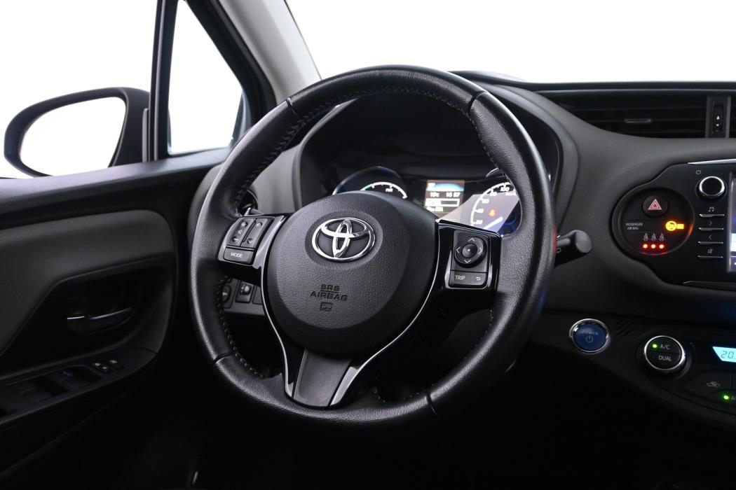 TOYOTA Yaris 2018