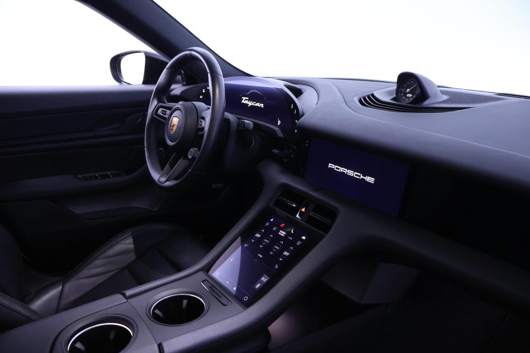 PORSCHE Taycan 2020