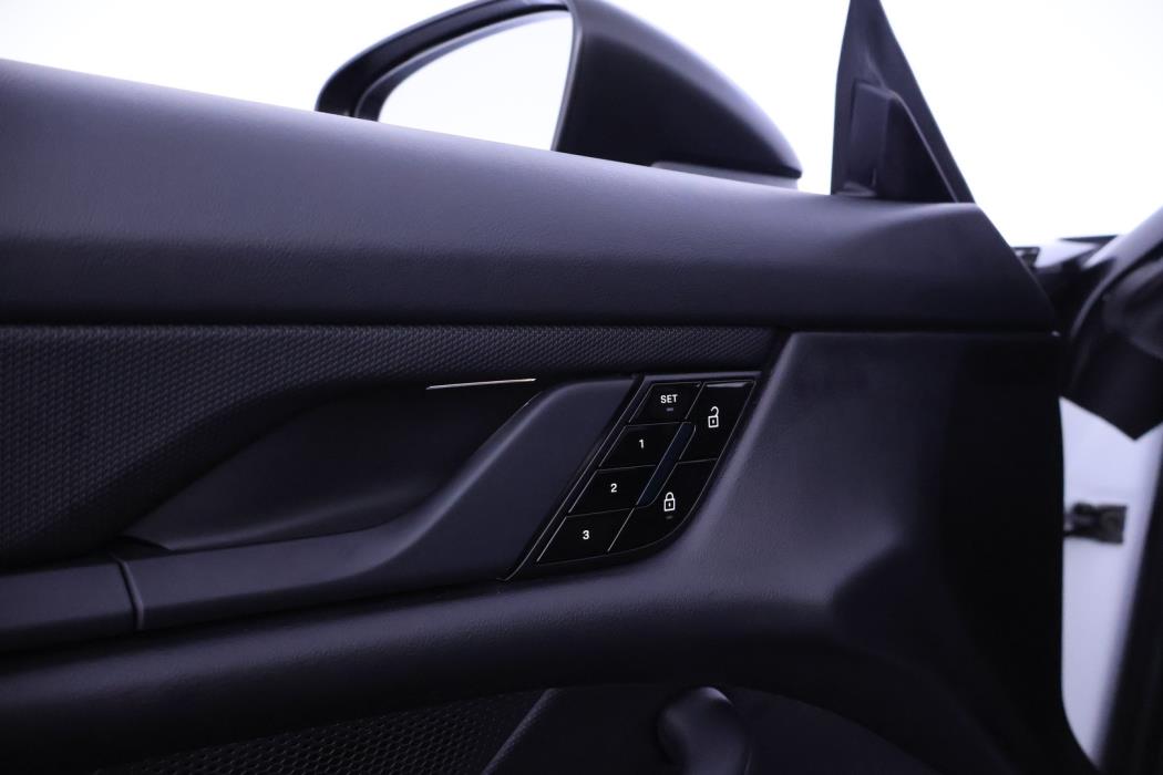 PORSCHE Taycan 2020