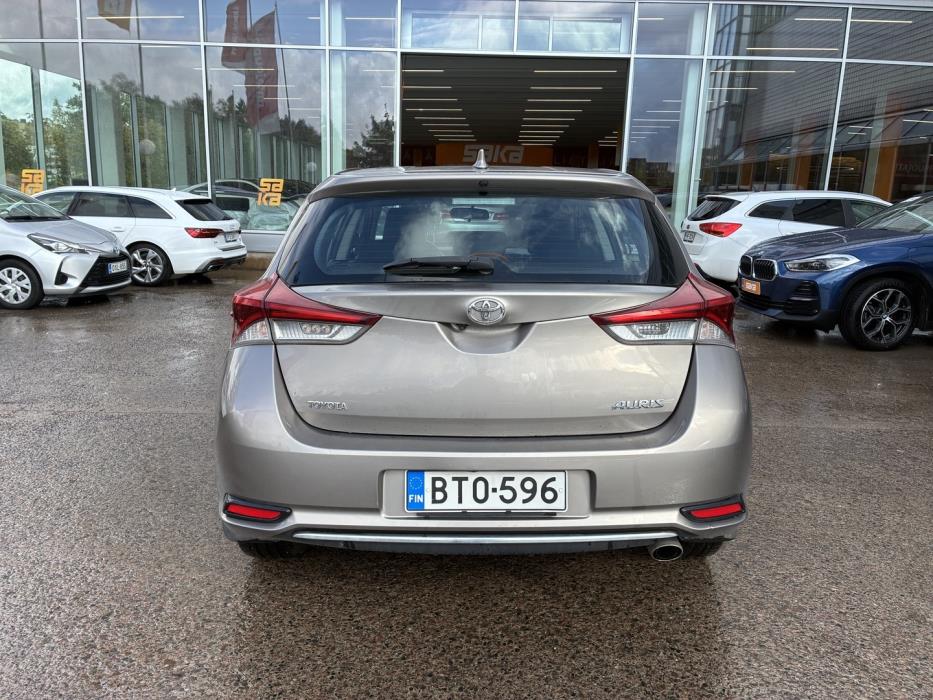 TOYOTA Auris 2016