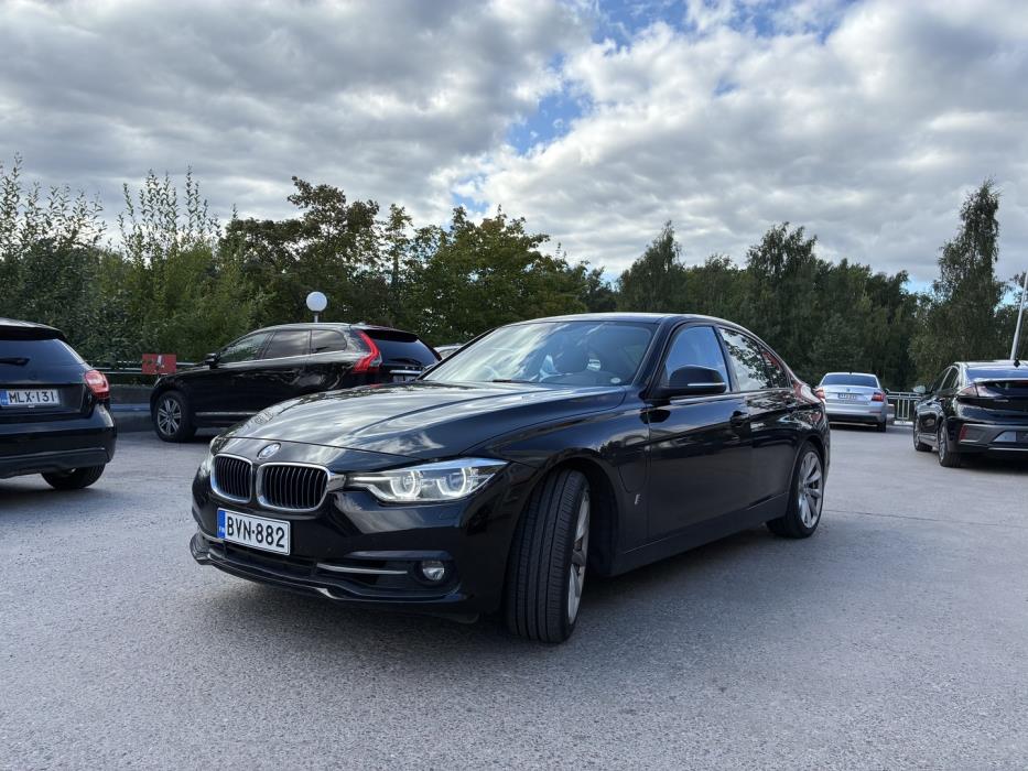 BMW 330 2018