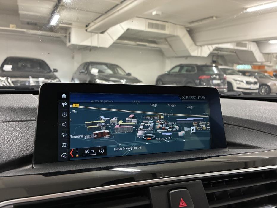 BMW 330 2018