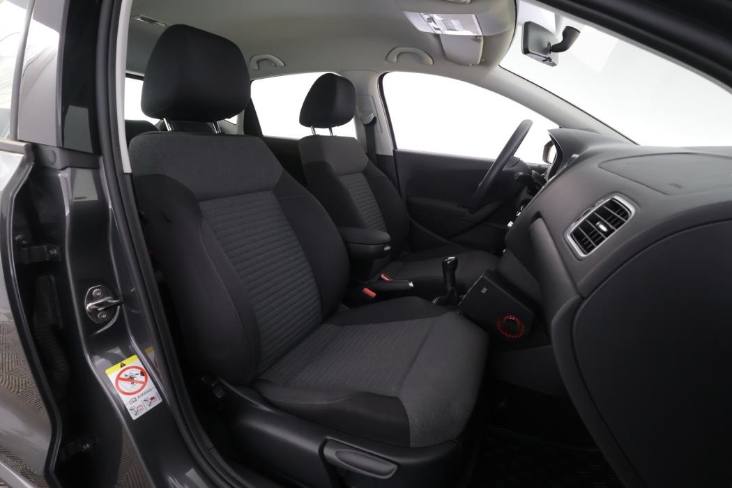 VOLKSWAGEN Polo 2011
