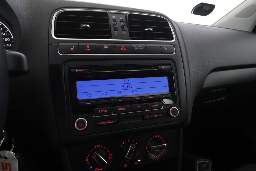 VOLKSWAGEN Polo 2011