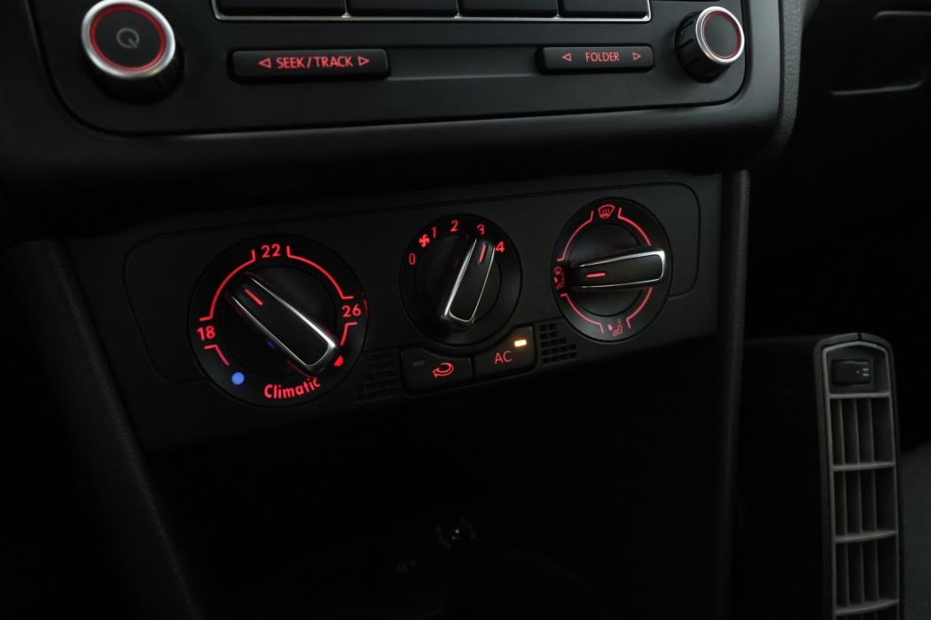 VOLKSWAGEN Polo 2011