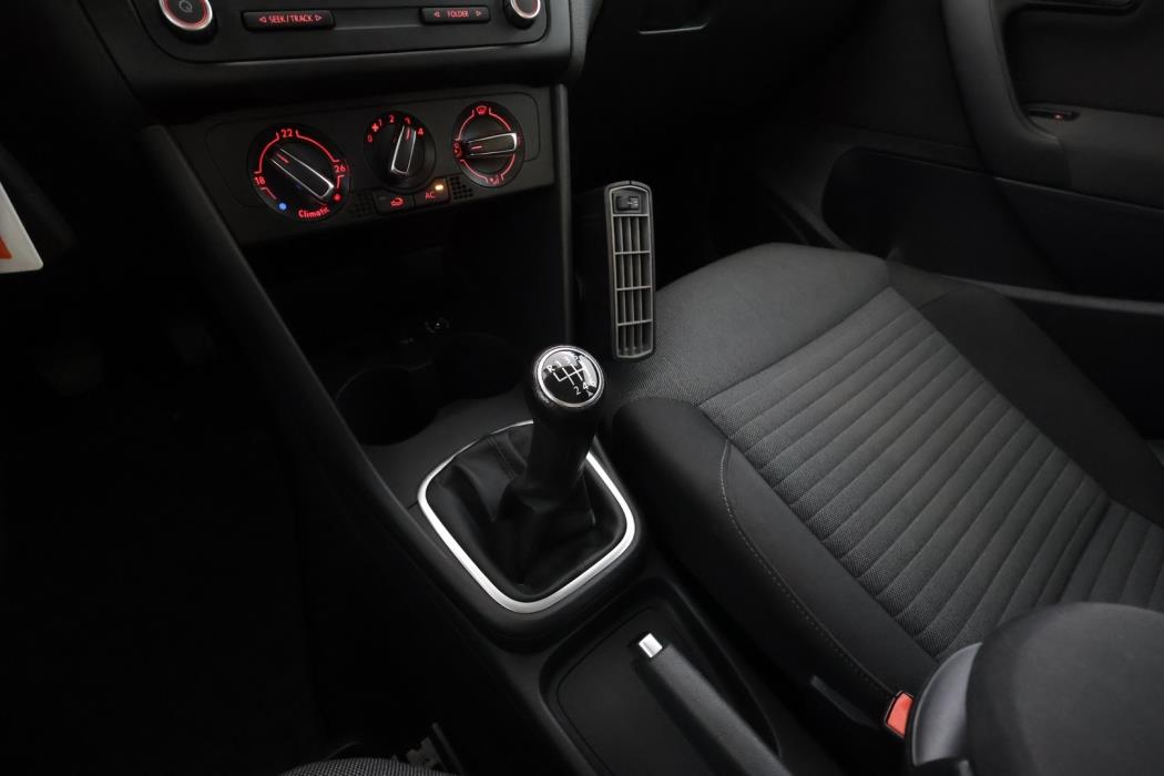 VOLKSWAGEN Polo 2011
