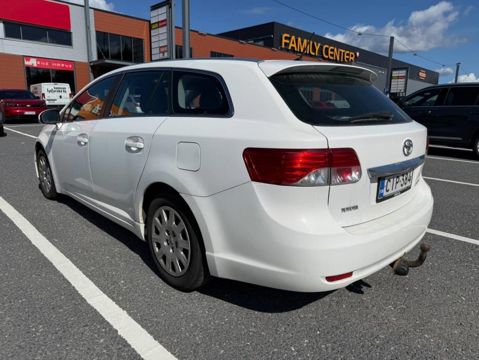 TOYOTA Avensis 2012
