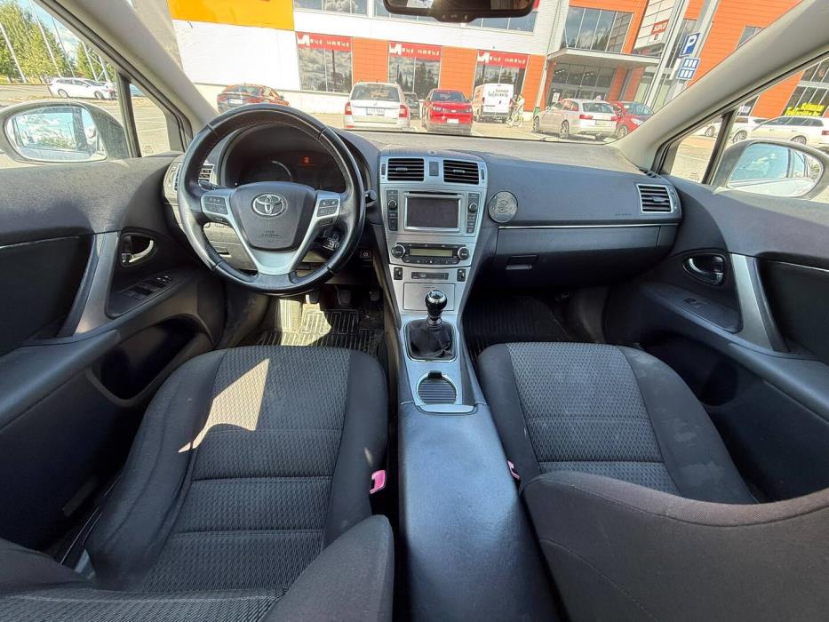 TOYOTA Avensis 2012