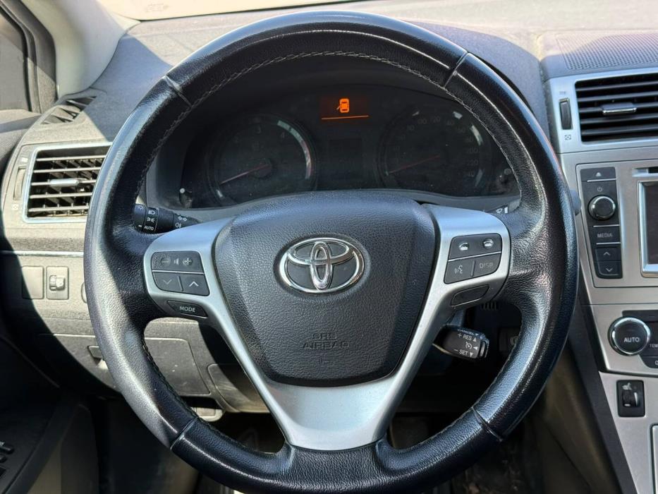 TOYOTA Avensis 2012