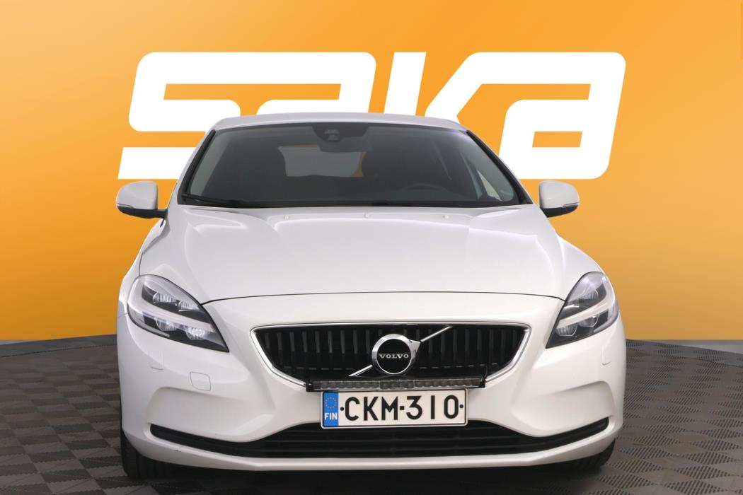 VOLVO V40 2017