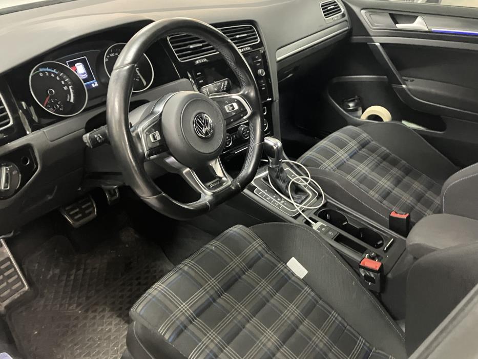 VOLKSWAGEN Golf 2017