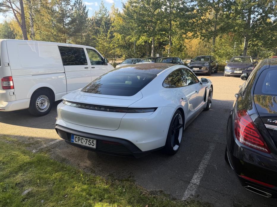 PORSCHE Taycan 2020
