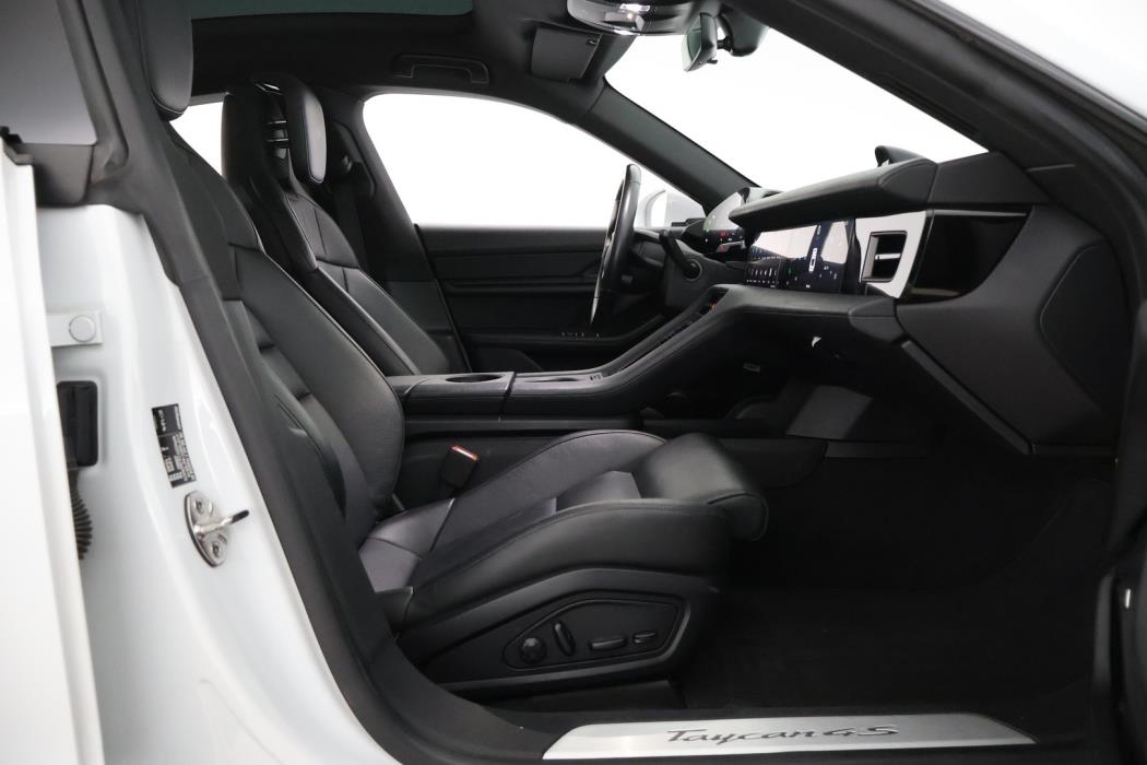 PORSCHE Taycan 2020