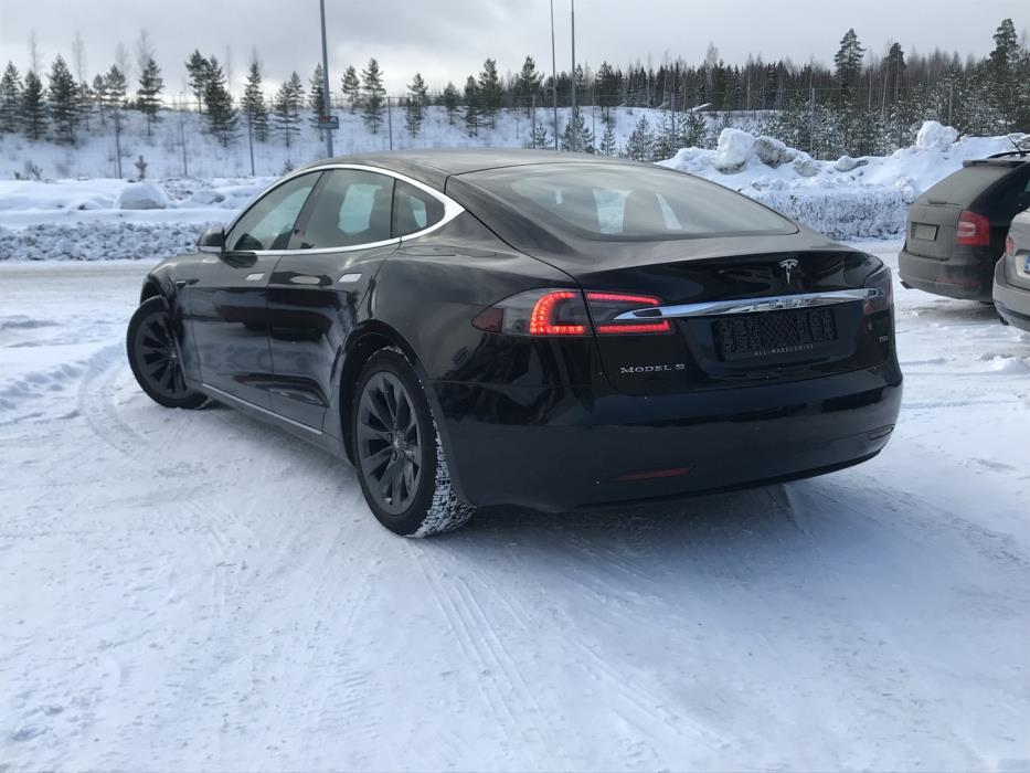 TESLA Model S 2018