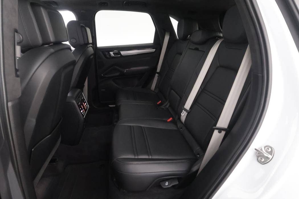 PORSCHE Cayenne 2023