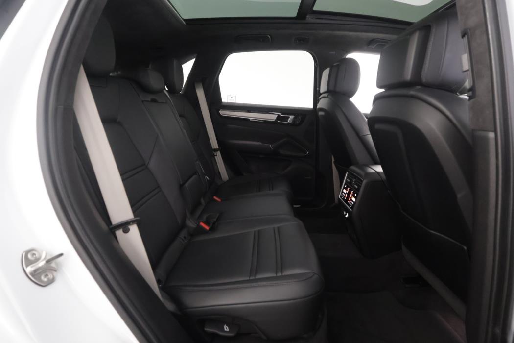 PORSCHE Cayenne 2023