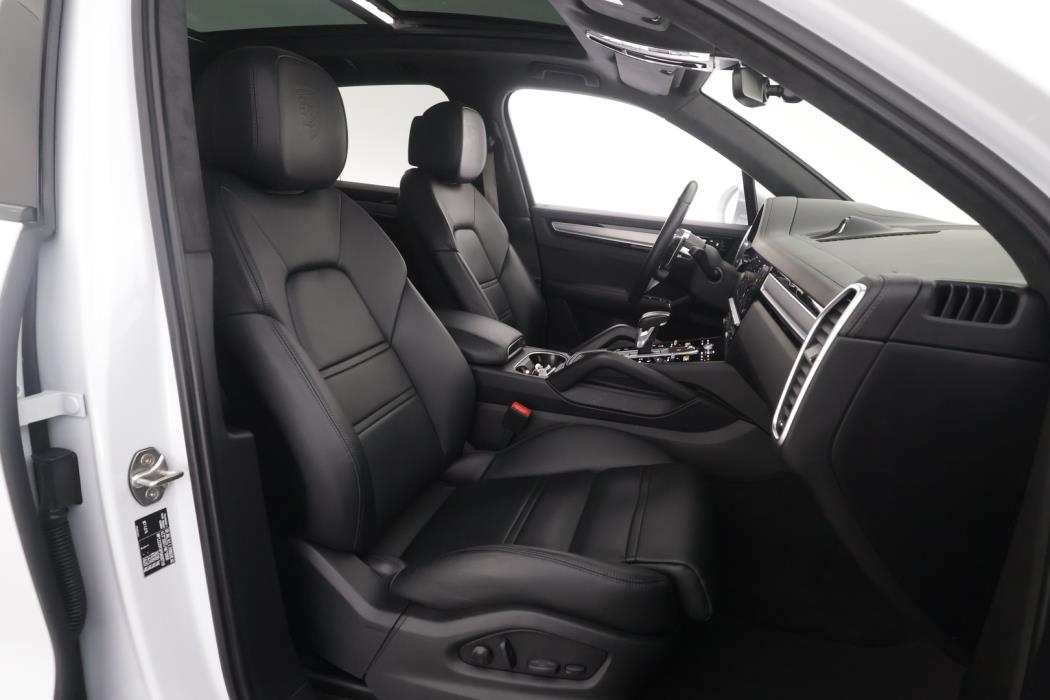 PORSCHE Cayenne 2023