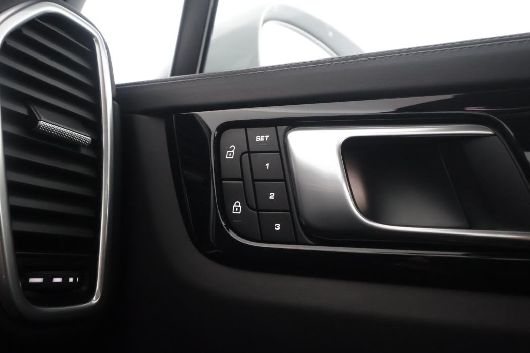 PORSCHE Cayenne 2023