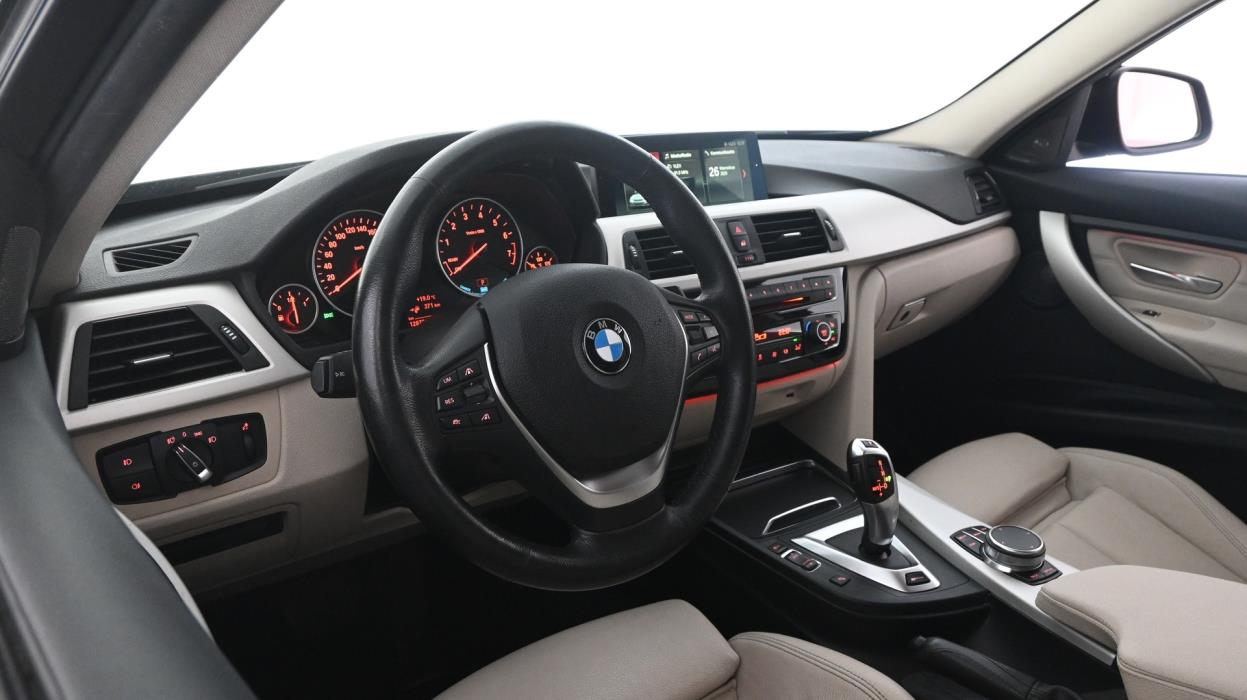 BMW 330 2018